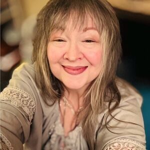 Hi🌹 your partner in Posh Love, Suzanna (Suz)